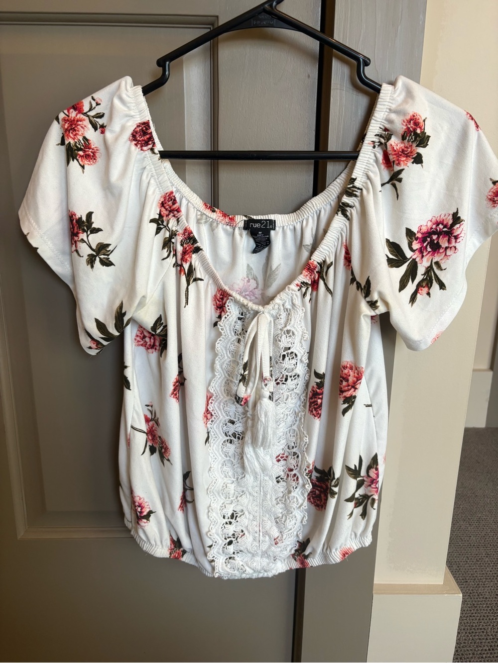 Rue21 White Floral Peasant Top with Pink Blossoms and Lace